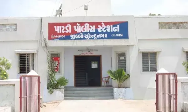 સુરેન્દ્રનગર: લ્યો બોલો,પાટડી પોલીસ લાઈનમાં સીઝ કરેલા દારૂના જથ્થામાંથી ચોરી કરતા 3 પોલીસ અને જીઆરડી જવાન ઝડપાયા !