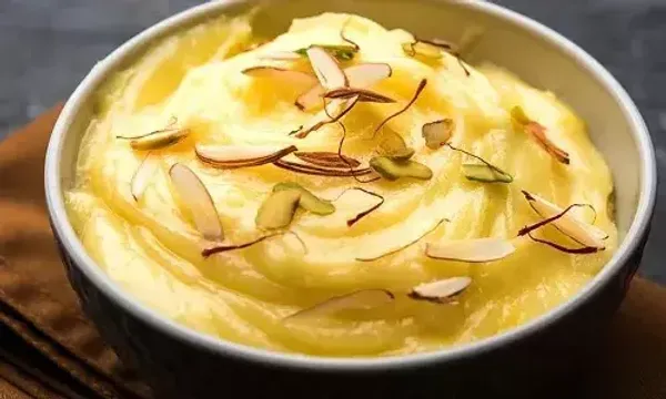 આ ઉનાળાની ઋતુમાં ઘરે જ બનાવો સ્વાદિષ્ટ શ્રીખંડ, જાણો સરળ રેસીપી....