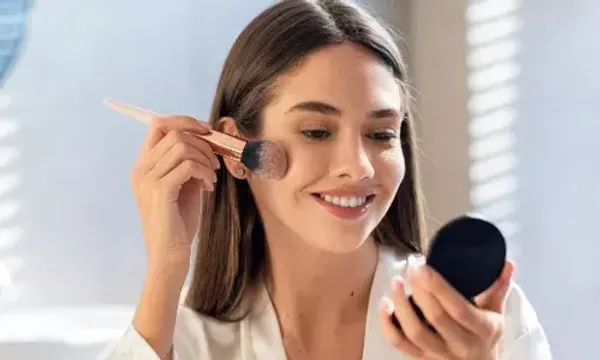 ઉનાળામાં આ બાબતોનું રાખો ધ્યાન જેથી તમારો મેકઅપ પરસેવાથી ધોવાઈ ન જાય.