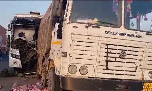 સુરેન્દ્રનગર : બગોદરા-લીમડી હાઇવે પર ખાનગી લકઝરી અને ટ્રક વચ્ચે સર્જાયો અકસ્માત, 22 લોકોને પહોંચી ઇજા