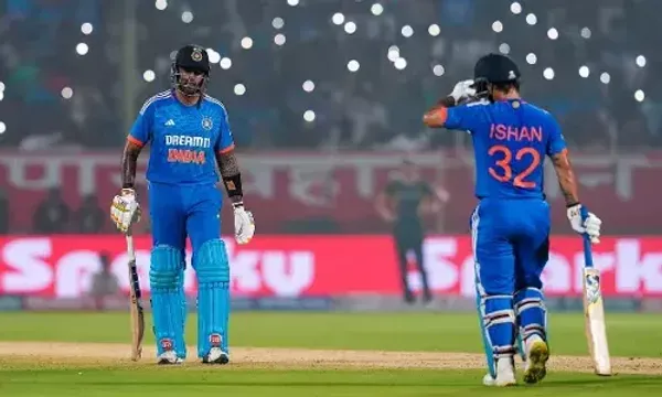 પ્રથમ T-20 મેચમાં ભારતે ઓસ્ટ્રેલિયાને 2 વિકેટે હરાવ્યું, ઈશાન કિશન અને સૂર્યકુમાર યાદવે શાનદાર ફિફ્ટી ફટકારી