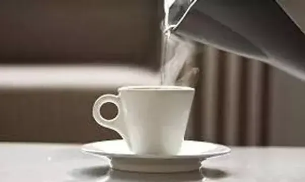 શિયાળામાં ગરમ પાણી માત્ર વજન ઘટાડવા માટે જ નહીં, પરંતુ આ રીતે સ્વાસ્થય માટે પણ છે ફાયદાકારક