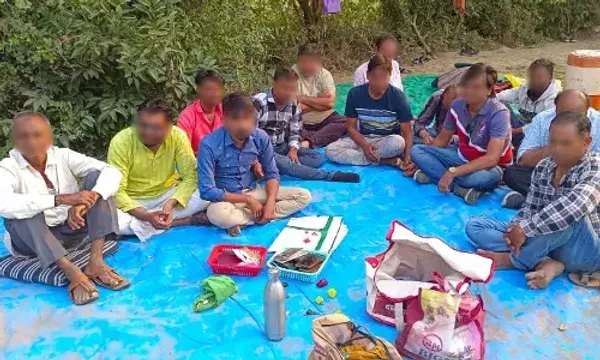 વડોદરા : પાદરમાં જુગરધામ પર સ્ટેટ મોનીટરીંગ સેલના દરોડા, રૂ. 11 લાખના મુદ્દામાલ સાથે 14 લોકોની ધરપકડ