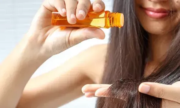 આ તેલ વાળને મૂળથી મજબૂત બનાવે છે, આજથી જ તેને લગાવવાનું શરૂ કરો, થોડા દિવસોમાં તેની અસર દેખાશે.