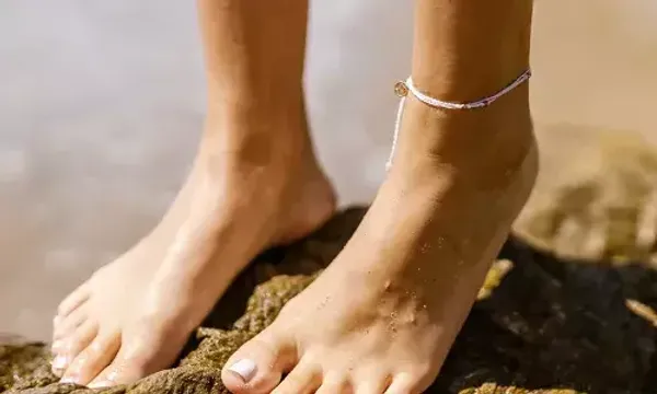 જો તમે પગમાં ટેનિંગ હોય,તો આ સરળ ઉપાયોથી સરળતાથી દૂર કરી શકો છો.