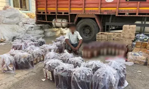 વડોદરા : પ્લાસ્ટિકના દાણાની આડમાં લઈ જવાતો રૂ. 3.83 લાખનો દારૂ જથ્થો પોલીસે જપ્ત કર્યો...