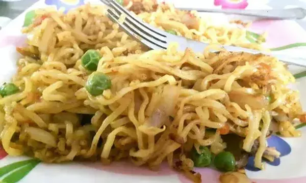 જો તમે પણ મેગી ખાવાના શોખીન છો, તો તેની આ અજીબ રેસિપી જોઈને તમે પણ દંગ રહી જશો!