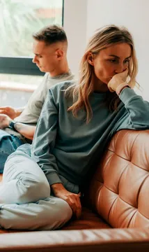 Pic-4-Avoidant-attachment-shows-emotional-distance-and-discomfort-with-deep-vulnerability. 1