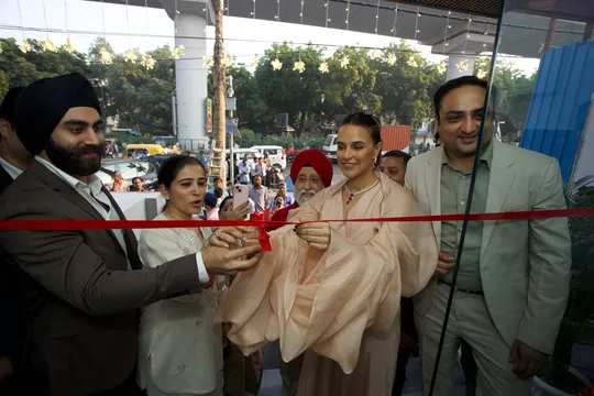 Neha Dhupia ने लाइमलाइट डायमंड्स के एक्सक्लूसिव स्टोर का उद्घाटन किया