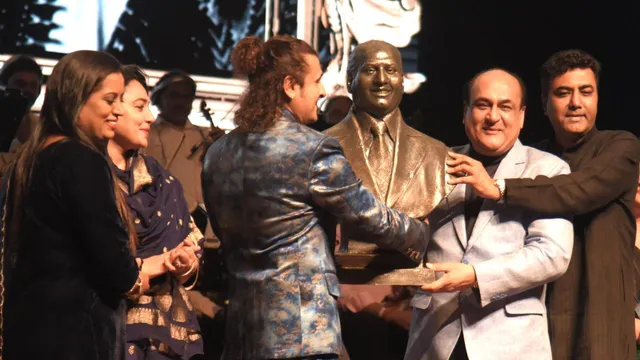 Sonu Nigam का  Mohammad Rafi को उनके 100वें जयंती पर श्रद्धांजलि