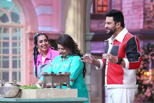प्रियंका चोपड़ा और मन्नारा चोपड़ा की मां ने कलर्स के 'लाफ्टर शेफ्स अनलिमिटेड एंटरटेनमेंट' में मचाया धमाल