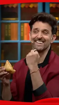 समोसा लवर है Hrithik Roshan, बड़े चाव से खाते हैं समोसे