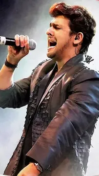 स्टेज पर परफॉर्म करते-करते क्यों रो पड़े Sonu Nigam, कहा- ‘मैं भी ऐसे ही रोया करता था जब…’