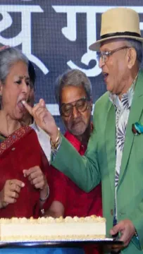 Seema Kapoor की आत्मकथा-पुस्तक "Yun Guzri Hai Ab Talak" को अनुपम खेर, परेश रावल, अन्नू कपूर, बोनी कपूर द्वारा लॉन्च किया गया