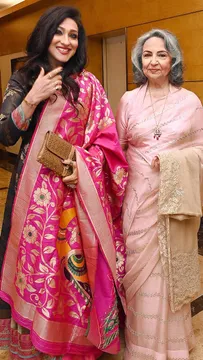 Rituparna Sengupta की सिनेमाई प्रतिभा Sharmila Tagore के साथ I View World International Film Festival में चमकी