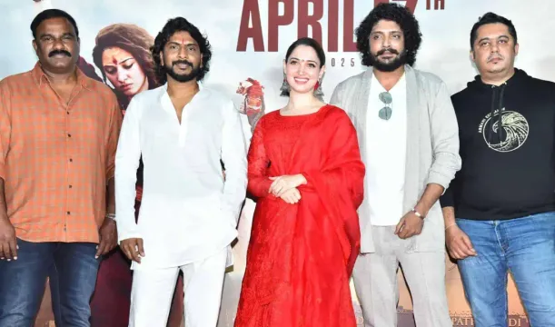 Odela 2 Trailer Launch इवेंट में गजरा लगाकर लाल सूट में पहुंचीं Tamannaah Bhatia, बताया किसे करना चाहती है मुट्ठी में