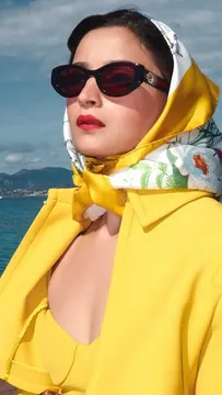Alia Bhatt Cannes Look 2025: एलीगेंट और एथनिक ग्लैमर का संगम,आलिया भट्ट का कान्स लुक बना चर्चा का विषय