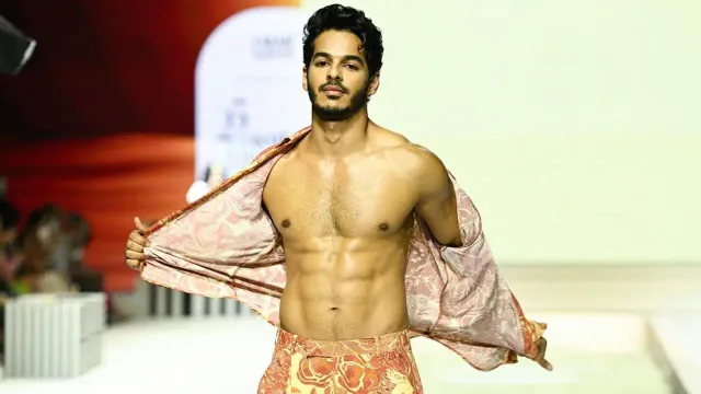 Ishaan Khatter Miss World 2025 के मंच पर अपनी चमक बिखेरते नज़र आए