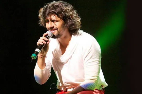 Sonu Nigam का 'अंताक्षरी' का जरा-हटके संस्करण एक अभूतपूर्व धमाकेदार हिट है!