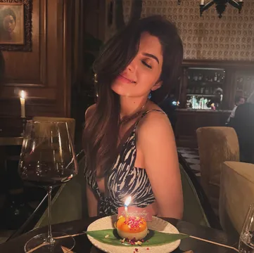 Elnaaz Norouzi ने Grand Masti 4 के सेट पर अपना जन्मदिन मनाया