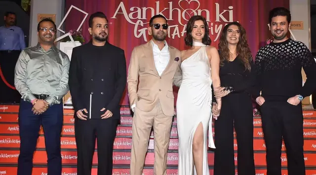 'Aankhon Ki Gustaakhiyan' की Special Screening में सेलेब्स का लगा तांता Shanaya-Rasha के लुक ने जीता दिल...
