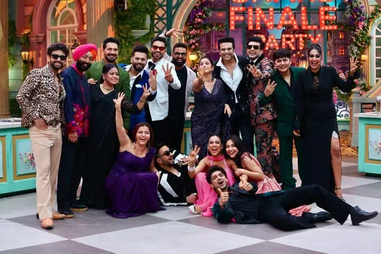 Sonali Bendre और Munawar Faruqui कलर्स के 'Laughter Chefs...' के ग्रैंड फिनाले में लेकर आए मसाला और पंगा