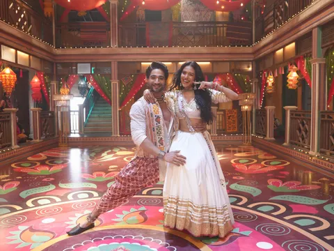 Jhamkudi Re Jhamkudi Navratri Song: हाई-एनर्जी डांस ट्रैक 'झमकुड़ी रे झमकुड़ी' के साथ स्टाइलिश अंदाज़ में नवरात्रि मनाएँ