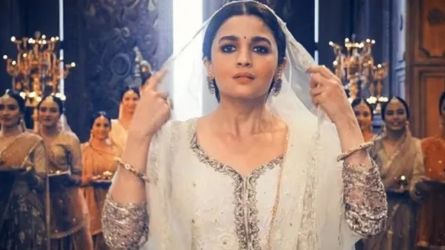'घर मोरे परदेसिया' पर डांस करती आलिया को ऑस्कर के पेज पर दिखाया गया