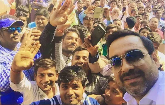 पंकज त्रिपाठी ने अपने शहर में किया ऐलान, कहा- वोट दो सेल्फी लो