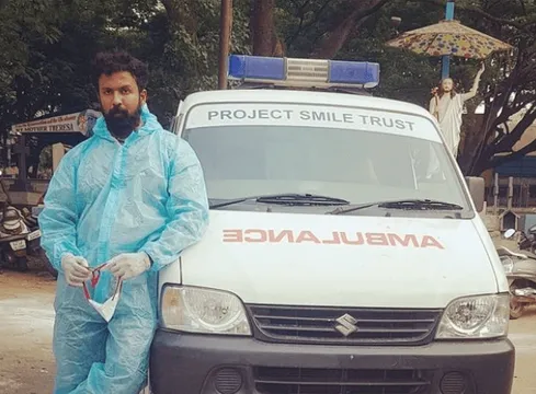 कन्नड़ अभिनेता Arjun Gowda एम्बुलेंस ड्रायवर बन कर रहे हैं लोगों की मदद