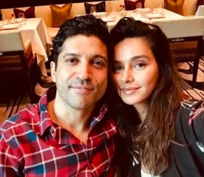 गुस्साए फैंस ने की शिबानी दांडेकर के विकिपीडिया पेज से छेड़छाड़, कई अपशब्द किए इस्तेमाल