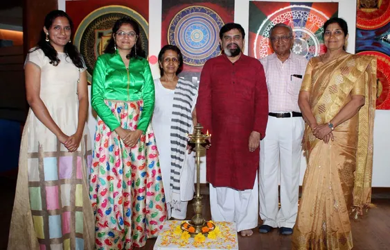 मनस्वी पटेल की मंडला चित्रकला प्रदर्शनी का उद्घाटन