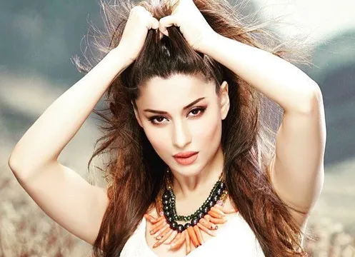 न्यारा एम बनर्जी कहती हैं, बुलीज और ट्रोल इस पेशे का हिस्सा हैं