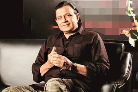 उनका बेटा, नमाशी चक्रवर्ती अब राजकुमार संतोषी की फिल्म  ‘बैड बाॅय’ में एक अभिनेता के रूप में अपनी शुरुआत कर रहे है