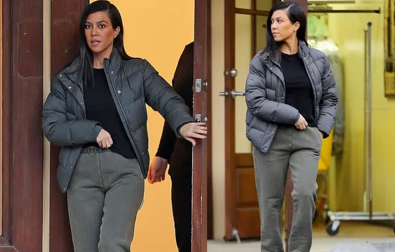 कैलिफोर्निया के Calabasas में स्पॉट हुई कॉर्टनी कार्दशियन , हॉट लुक की तस्वीरें हुई वायरल