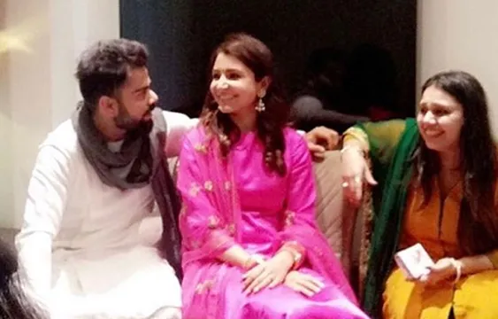 शादी और हनीमून के बाद ससुराल पहुंची श्रीमती अनुष्का शर्मा कोहली