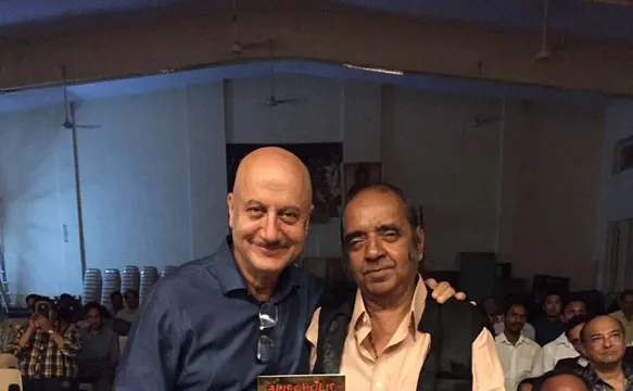 सफर अनुपम का, सड़क से नकली मर्सिडीज से असली मर्सिडीज तक...