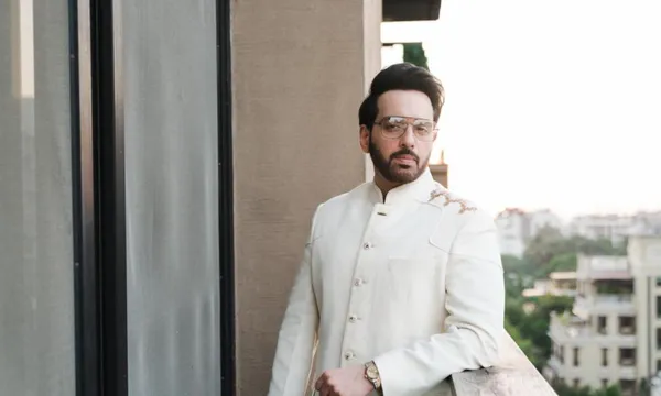 Luv Sinha ने अपनी आर्ट कंपनी हाउस ऑफ क्रिएटिविटी के लिए भित्तिचित्र के भव्य उद्घाटन में भाग लिया