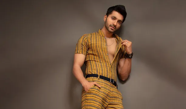 प्रतीक चौधरी बर्थडे पर भी काम कर के खुद खुद को धन्य महसूस कर रहे हैं