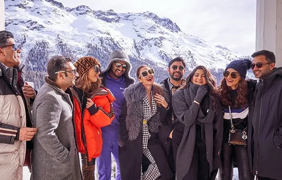 खत्म हुआ सोनम-मलाइका का झगड़ा, एक साथ कर रही हैं एन्जॉय, देखें फोटो