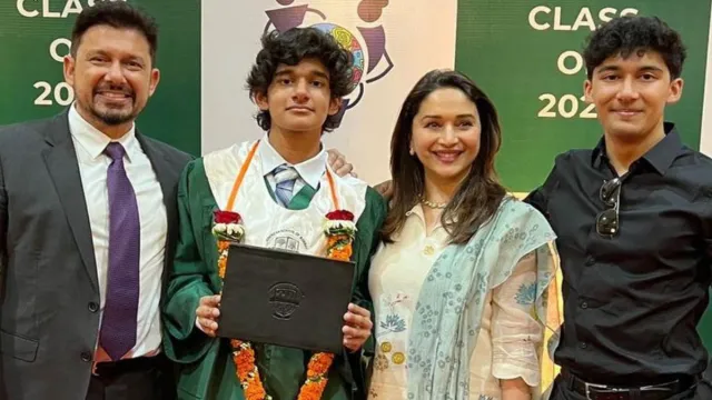 Madhuri Dixit और Dr Shriram Nene 'प्राउड पेरेंट्स' बन खुशी से झूम उठे