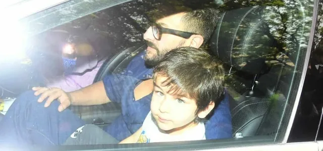 करीना कपूर और सैफ अली खान अपने दूसरे बच्चे का घर में किया स्वागत