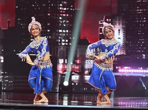 मशहूर गाने 'शहर की लड़की' पर कंटेस्टेंट अपेक्षा सुखेजा की जोरदार परफॉर्मेंस के बाद एक्टर सुनील शेट्टी ने उन्हें बताया 'शुद्ध हिंदुस्तान की लड़की'