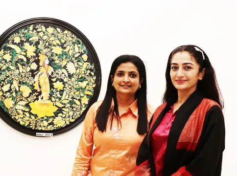 जहांगीर आर्ट गैलरी ने कानन खांट की पेंटिंग प्रदर्शनी "माया" की मेजबानी की