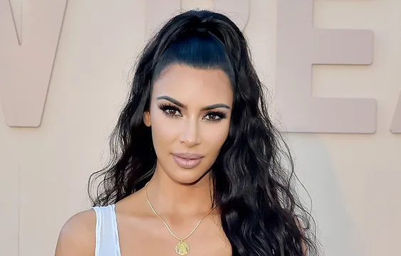 इतना महेंगा जंपसूट पहन इवेंट में पहुंची किम कार्दाशियन, दिखा सेक्सी लुक