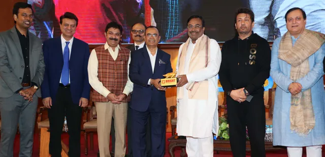 बॉम्बे स्टॉक एक्सचेंज एसएमई में ब्राइट आउटडोर मीडिया लि. के बेल रिंगिंग व लिस्टिंग कार्यक्रम में शेखर सुमन, मनोज जोशी सहित कई हस्तियां रहीं उपस्थित 