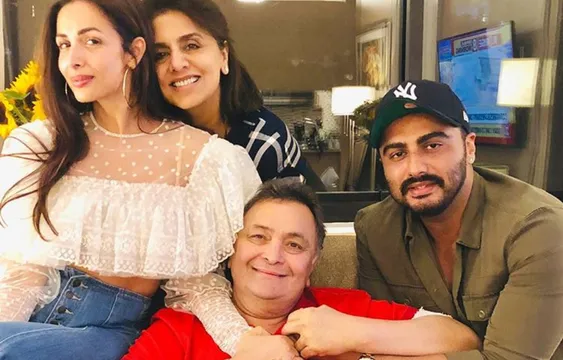 Photo: ऋषि कपूर से मिलने एकसाथ पहुंचे अर्जुन-मलाइका, नीतू कपूर ने शेयर की फोटो