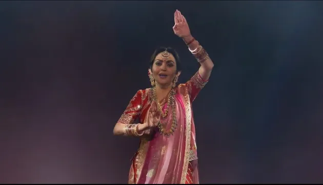 NEETA AMBANI के डांस ने उन्हें याद दिलाए उनके पुराने दिन