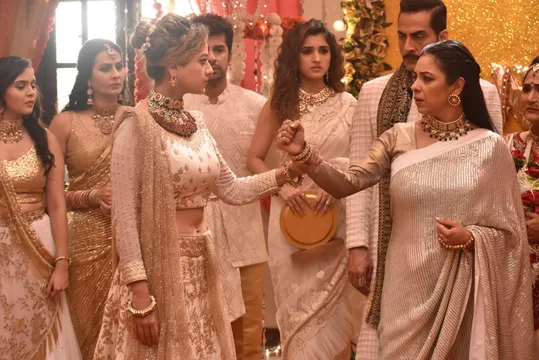 Anupamaa: क्या काव्या को तलाक देंगे वनराज?