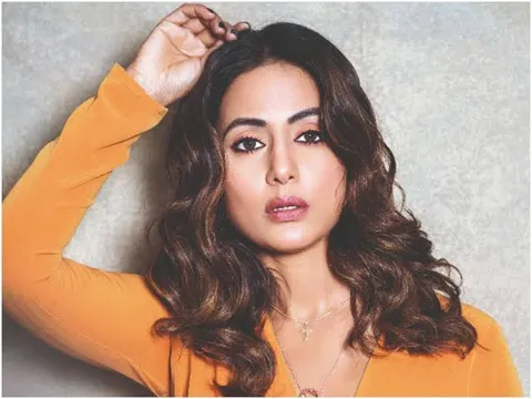 Hina Khan हुई कोरोना से संक्रमित, हाल ही में पिता का हुआ था निधन